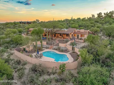 2955 N Tomahawk Trl, Tucson, AZ 85749