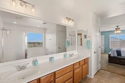 Bath - 10899 E Scenic Veranda Dr, Vail, AZ 85641 photo 2 of 3