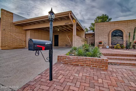 10075 N Oro Pl, Oro Valley, AZ 85737
