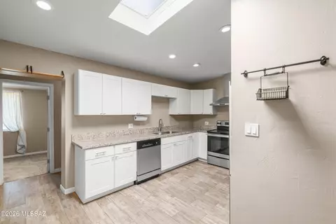 Entry Way - 7140 E 29th St, Tucson, AZ 85710 photo 1 of 2