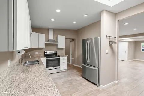 Kitchen - 7140 E 29th St, Tucson, AZ 85710 photo 2 of 4