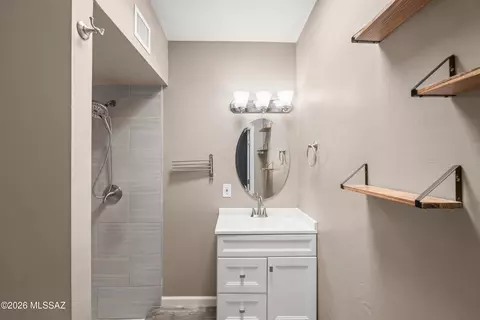 Bath - 7140 E 29th St, Tucson, AZ 85710 photo 2 of 3