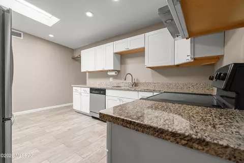 Kitchen - 7140 E 29th St, Tucson, AZ 85710 photo 4 of 4