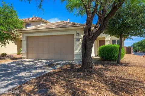 636 W Cholla Crest Dr, Green Valley, AZ 85614