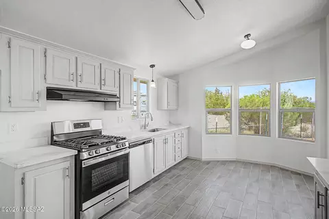 Kitchen - 13701 E Blue Cactus Ln, Vail, AZ 85641 photo 2 of 3