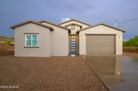 1852 La Paz Ct, Rio Rico, AZ 85648