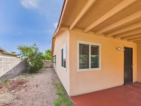 Exterior - 10051 E Watson Dr, Tucson, AZ 85730 photo 5 of 7