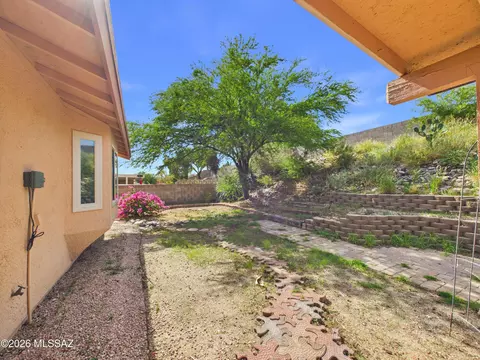 Exterior - 10051 E Watson Dr, Tucson, AZ 85730 photo 6 of 7
