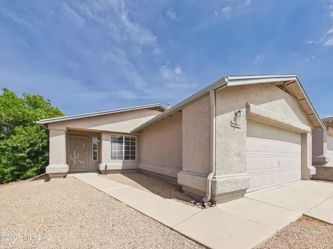 Exterior - 4641 S Fenwick Dr, Tucson, AZ 85730 photo 2 of 4