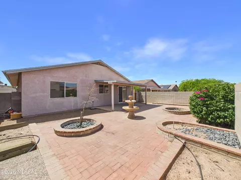Exterior - 4641 S Fenwick Dr, Tucson, AZ 85730 photo 4 of 4