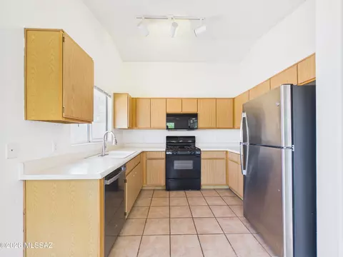 Kitchen - 4641 S Fenwick Dr, Tucson, AZ 85730 photo 1 of 2