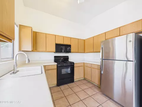 Kitchen - 4641 S Fenwick Dr, Tucson, AZ 85730 photo 2 of 2