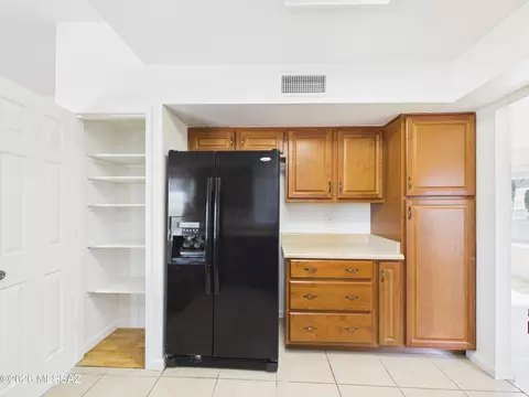 Kitchen - 8347 E Ruby Dr, Tucson, AZ 85730 photo 3 of 5