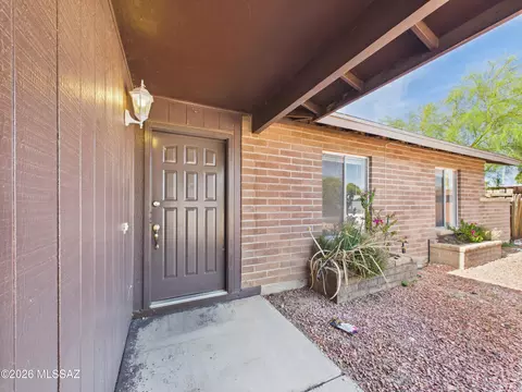 Exterior - 8347 E Ruby Dr, Tucson, AZ 85730 photo 2 of 4