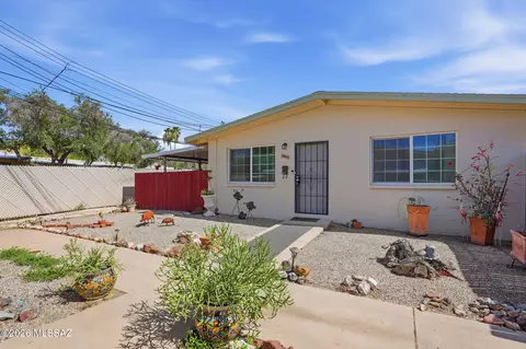 396 N Silverbell Rd #A, Tucson, AZ 85745