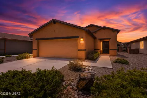 591 N Tunitcha Dr, Green Valley, AZ 85614