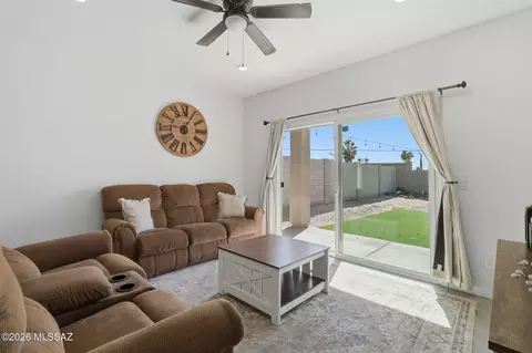Living - 9780 E Gray Hawk Dr, Tucson, AZ 85730 photo 2 of 3
