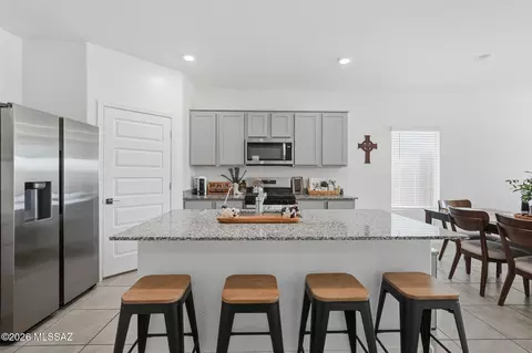 Kitchen - 9780 E Gray Hawk Dr, Tucson, AZ 85730 photo 4 of 5