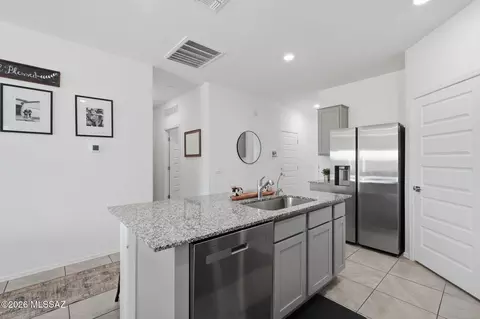 Entry Way - 9780 E Gray Hawk Dr, Tucson, AZ 85730 photo 2 of 3
