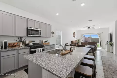 Kitchen - 9780 E Gray Hawk Dr, Tucson, AZ 85730 photo 2 of 5