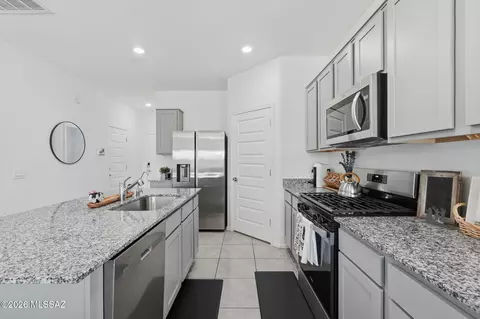 Kitchen - 9780 E Gray Hawk Dr, Tucson, AZ 85730 photo 5 of 5