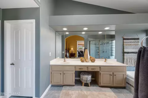 Bath - 65555 E Canyon Dr, Tucson, AZ 85739 photo 2 of 4