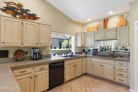 Kitchen - 65555 E Canyon Dr, Tucson, AZ 85739 photo 2 of 3