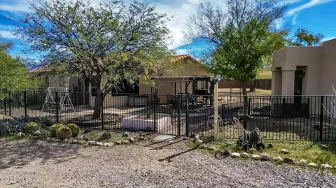 7963 S Farmhills Pl, Tucson, AZ 85756
