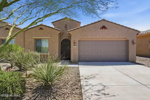 1814 E Barn Swallow Ln, Green Valley, AZ 85614