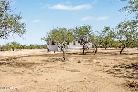 Exterior - 10325 S Brandywine Ln, Tucson, AZ 85736 photo 3 of 3