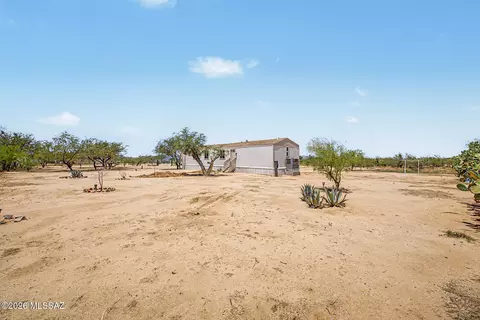 Exterior - 10325 S Brandywine Ln, Tucson, AZ 85736 photo 2 of 3