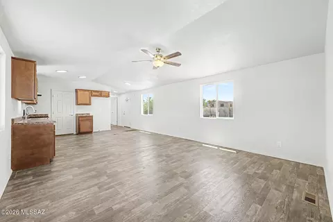 Living - 10325 S Brandywine Ln, Tucson, AZ 85736 photo 3 of 4