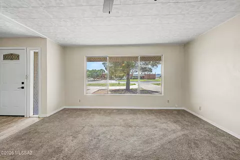 Living - 441 N Bisbee Ave, Willcox, AZ 85643 photo 2 of 6
