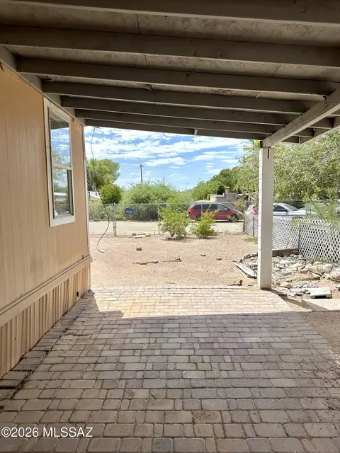 3217 E Bilby Rd, Tucson, AZ 85706 photo 2