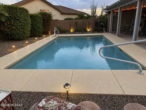1847 E Desert Lark Ps E, Green Valley, AZ 85614