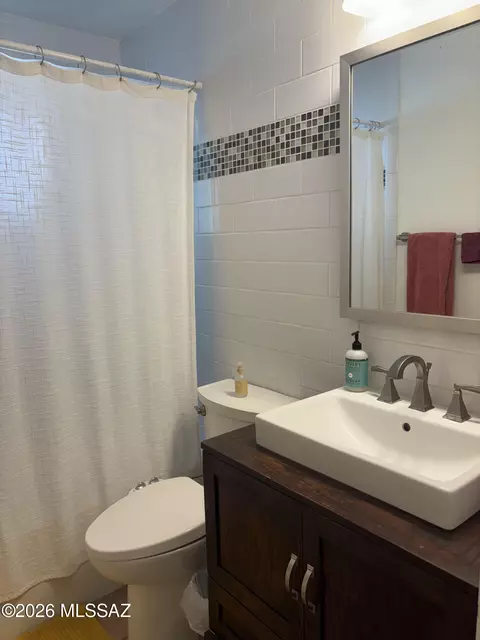 Bath - 5221 E Fairmount St, Tucson, AZ 85712 photo 2 of 2