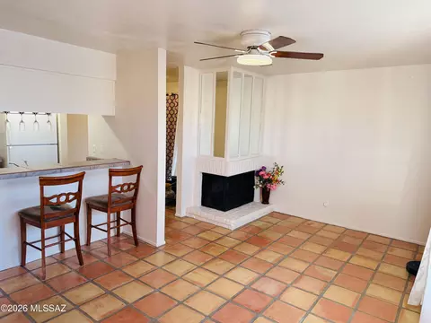 1600 N Wilmot Rd #236, Tucson, AZ 85712