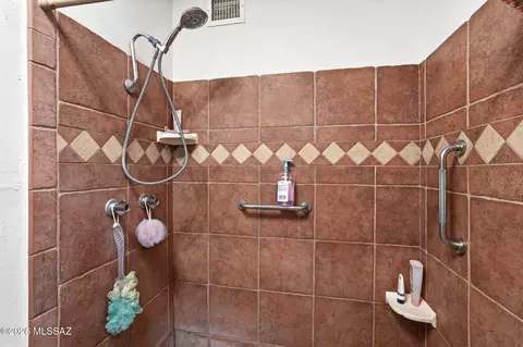 Bath - 7430 E 39th St, Tucson, AZ 85730 photo 2 of 4