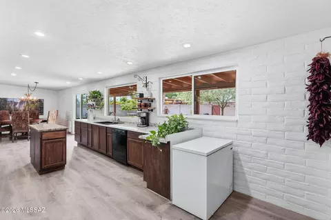 Kitchen - 7430 E 39th St, Tucson, AZ 85730 photo 4 of 7