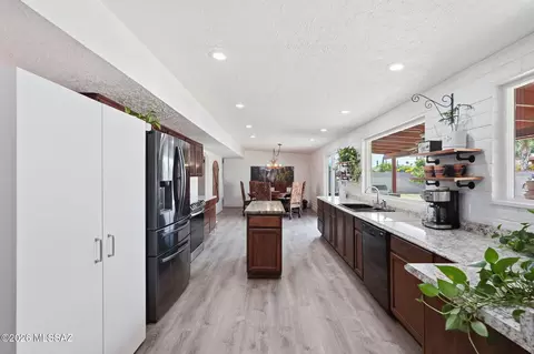 Kitchen - 7430 E 39th St, Tucson, AZ 85730 photo 5 of 7
