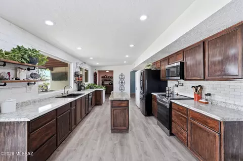 Kitchen - 7430 E 39th St, Tucson, AZ 85730 photo 1 of 7