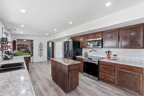 Kitchen - 7430 E 39th St, Tucson, AZ 85730 photo 3 of 7