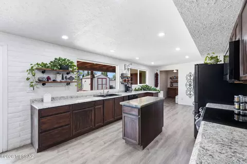 Kitchen - 7430 E 39th St, Tucson, AZ 85730 photo 2 of 7