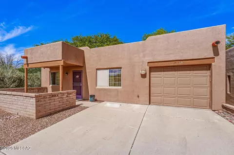 920 W Calle De La Pelotita, Green Valley, AZ 85614