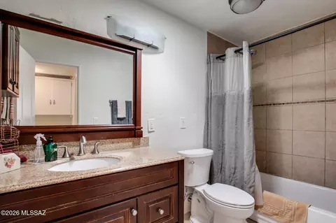 Bath - 2536 E Sequoyah St, Tucson, AZ 85719 photo 1 of 1