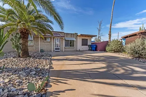 7694 E Queen Palm Cir, Tucson, AZ 85730
