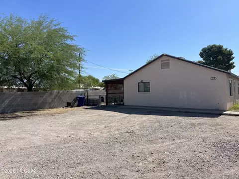 113 W Corona Rd, Tucson, AZ 85756
