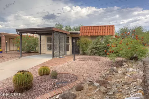 77 W Calle Del Lago, Green Valley, AZ 85614