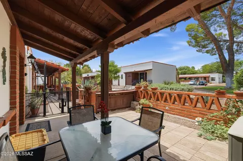 135 S Paseo Quinta #B, Green Valley, AZ 85614
