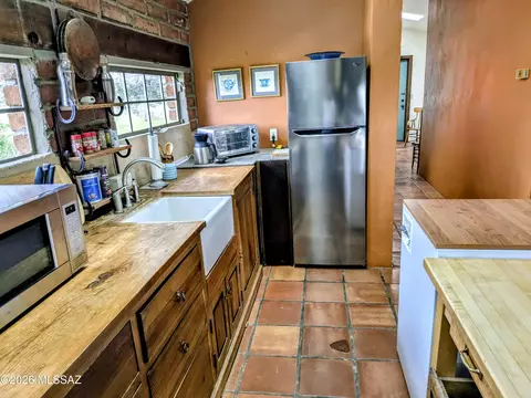 Kitchen - 33 Thunder Mountain Rd, Elgin, AZ 85611 photo 2 of 3